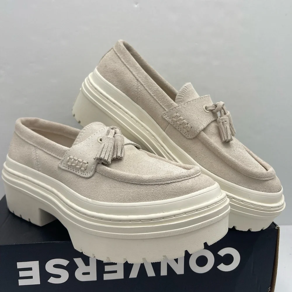 Converse A15553C
CTAS LUGGED HEEL LOAFER OX
LIGHT DUNE/EGRET/LIGHT DUNE Platform - Picture 2 of 16